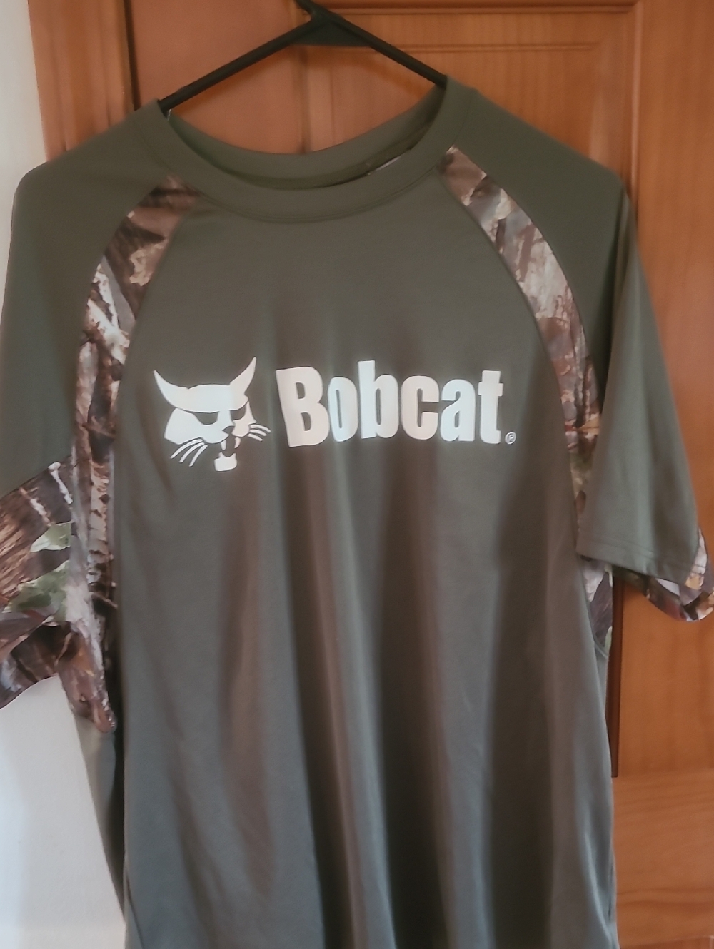 Bobcat Men's Olive Green Camo Logo Tee Large